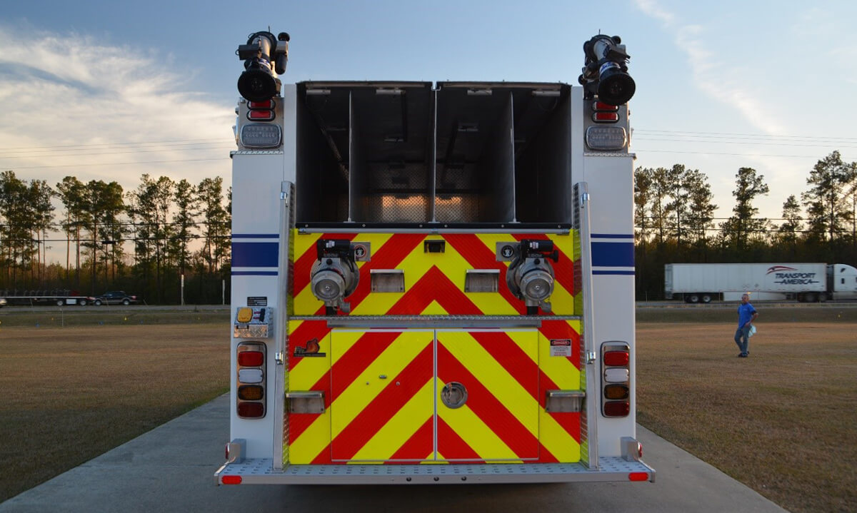 Hose bed fall suppression systems with electric over hydraulic door lift struts