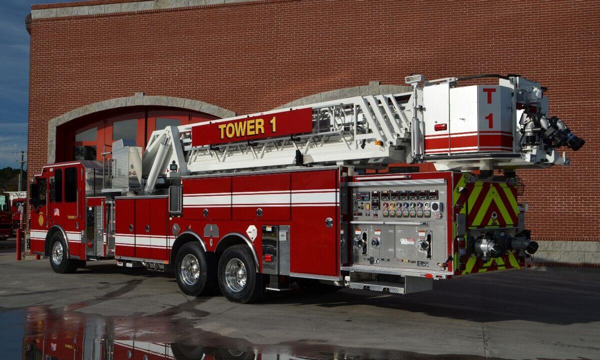 Industrial rear-mount aerial platforms