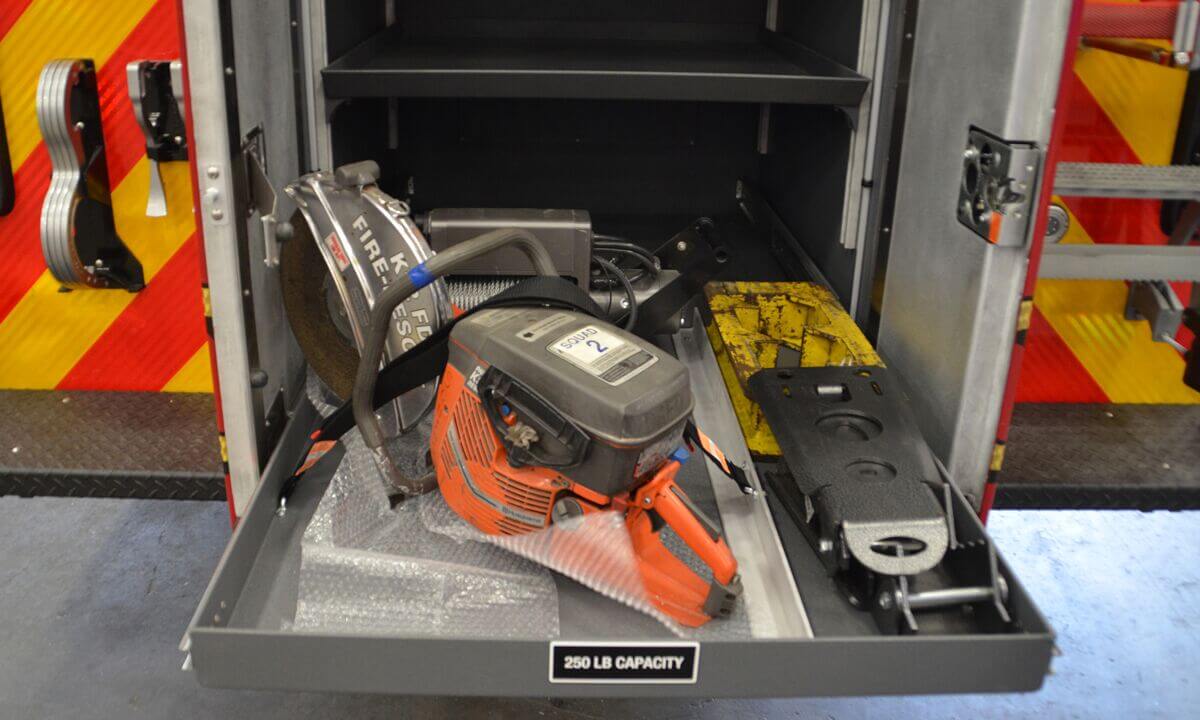 FULL-HEIGHT REAR COMPARTMENTS AVAILABLE